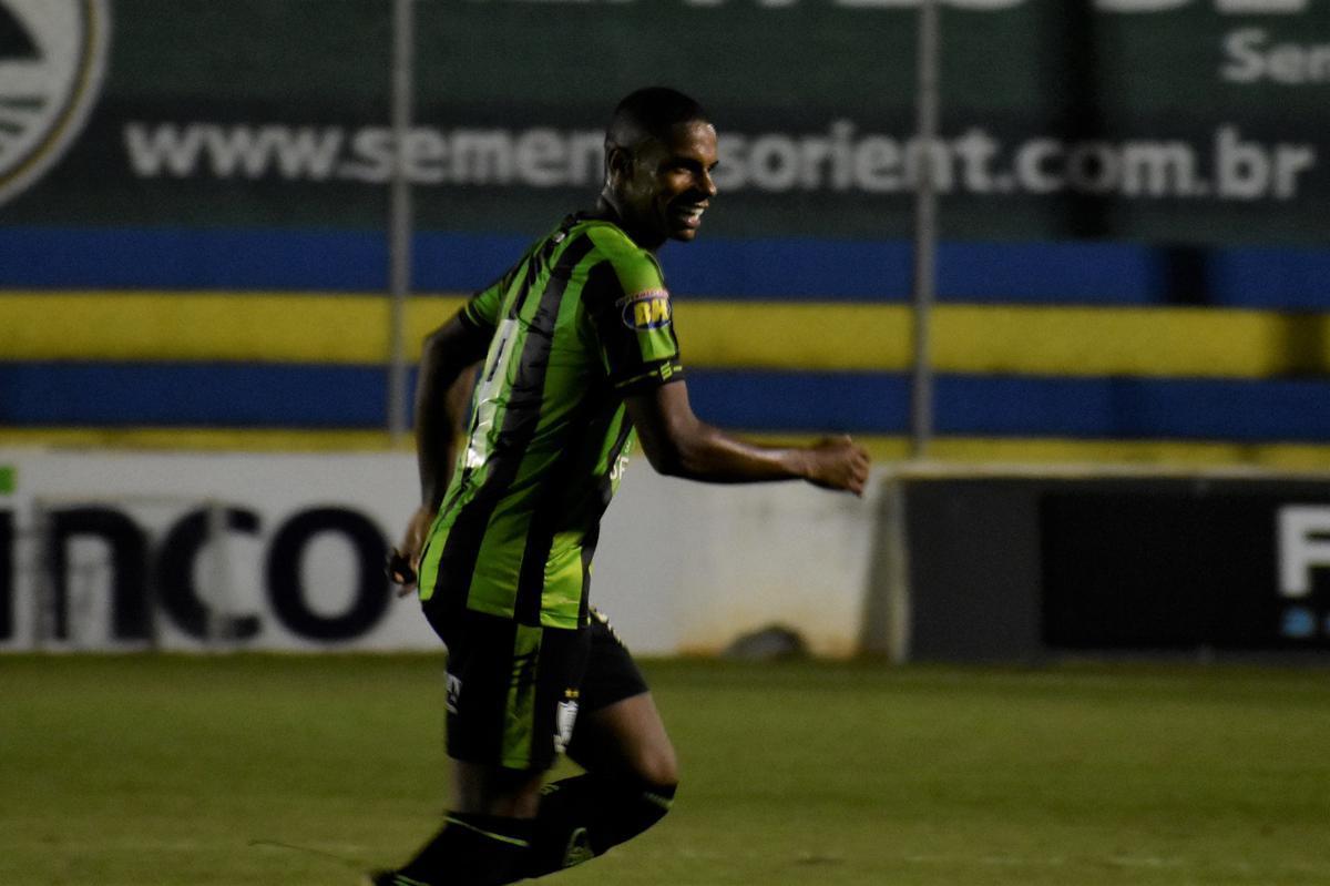 Com gols de Diego Ferreira, Rickson e Vito, Amrica venceu a URT por 3 a 0, nesta quarta-feira, em Patos de Minas, e terminou primeira fase do Mineiro em segundo lugar. Adversrio na semifinal ser o Atltico.