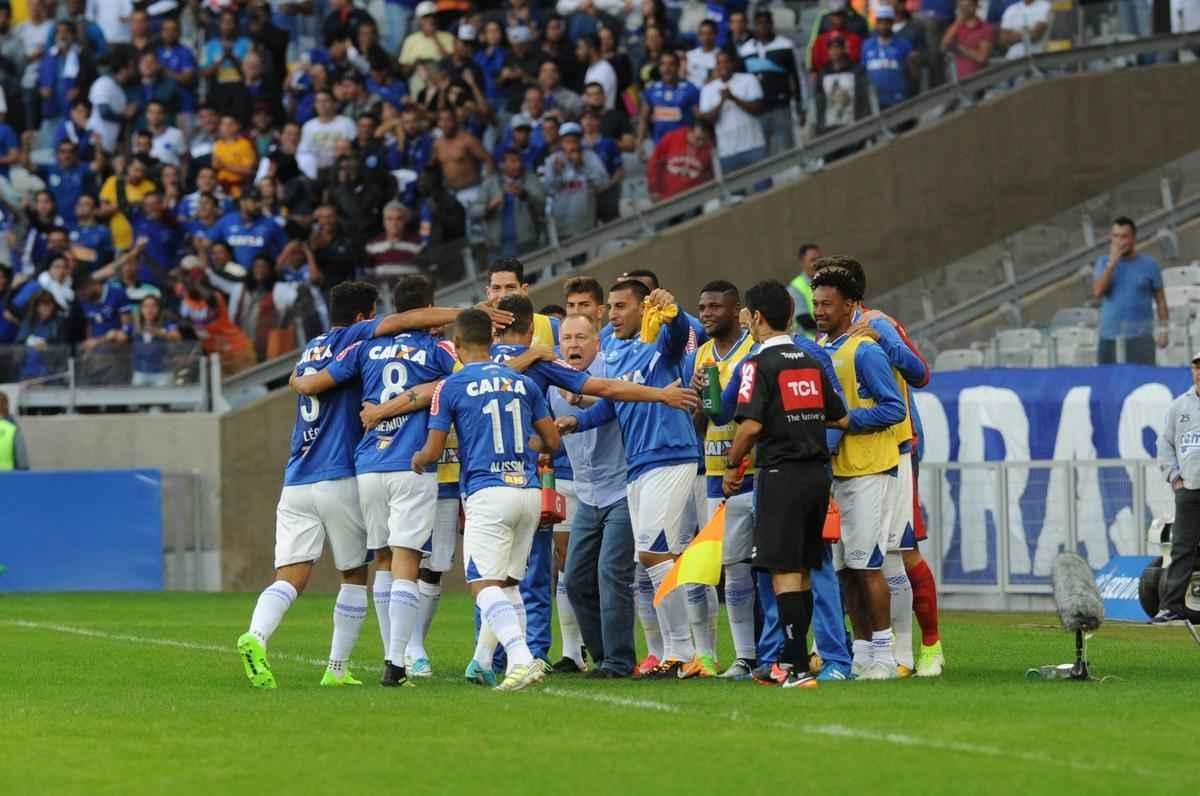 Lance de Cruzeiro e Palmeiras pela 12 rodada do Campeonato Brasileiro 