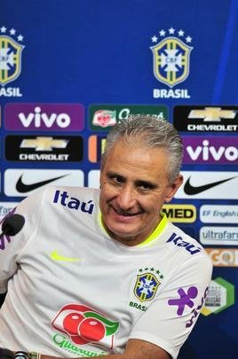 Tite comandou treino no Mineiro e, em seguida, concedeu entrevista coletiva