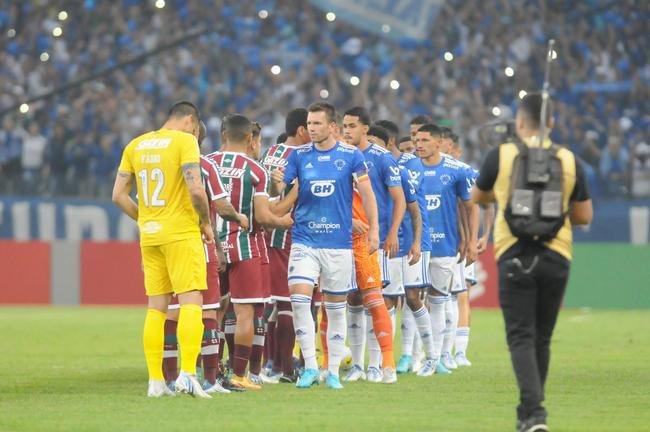 dolo histrico do Cruzeiro, goleiro Fbio, agora do Fluminense, foi reverenciado pela torcida cruzeirense no Mineiro antes de duelo entre os clubes pelas oitavas de final da Copa do Brasil