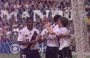 Cruzeiro perdeu para o Vasco por 3 a 1, no Mineirão, pelo jogo de volta das semifinais da Copa João Havelange (Campeonato Brasileiro de 2000). Equipe carioca venceu a decisão diante do São Caetano.