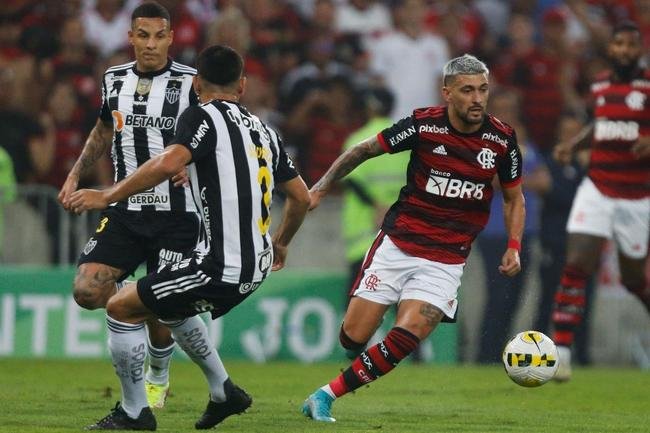 Arrascaeta abriu o placar para o Flamengo: 1 a 0