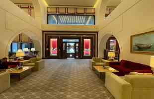 Lobby do luxuoso hotel, localizado na regio turstica da capital do Catar,  suntuoso