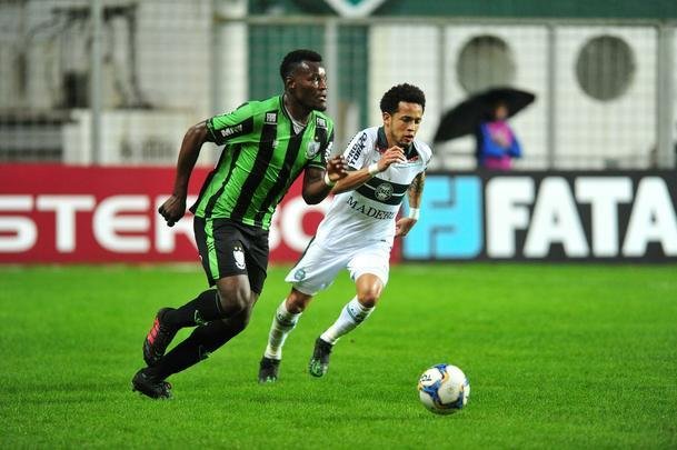 Equipes se enfrentaram nesta segunda-feira, s 20h, pela sexta rodada da Srie B do Brasileiro