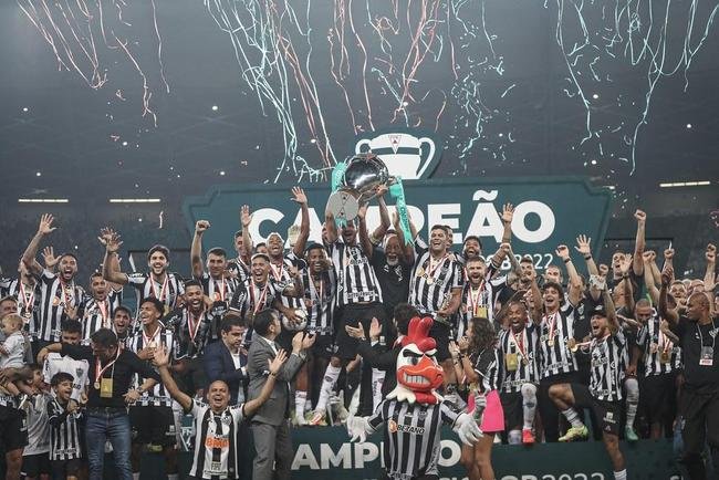 O Atltico levantou duas taas na temporada 2022. O Galo conquistou o Campeonato Mineiro, ao bater o Cruzeiro por 3 a 1 na deciso em jogo nico e venceu a Supercopa do Brasil, contra o Flamengo, nos pnaltis, aps empate por 2 a 2 no tempo normal.