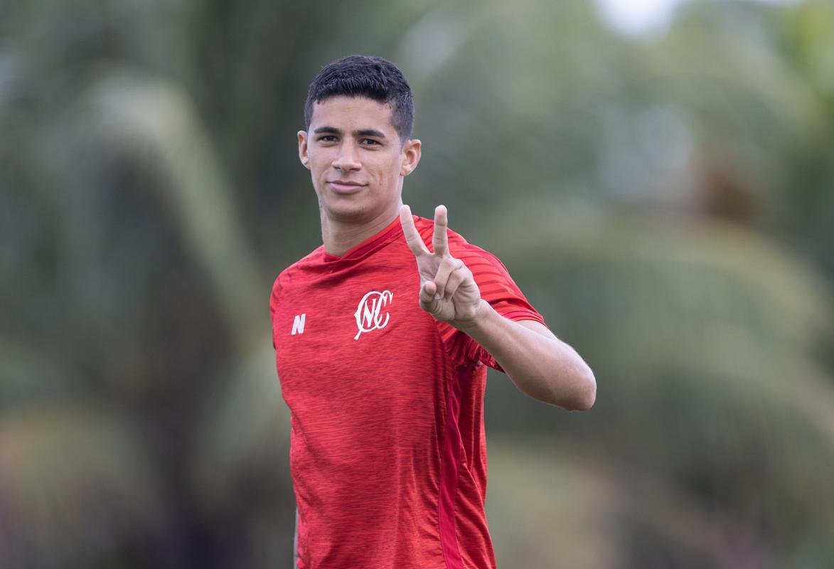 Jogadores do Náutico seguem trainando no CT Wilson Campos, sob a supervisão do técnico Gimar Dal Pozzo. Atletas e membros da comissão técnica são submetidos às medidas de saúde para evitar o contato e gerar possível foco de Covid-19.