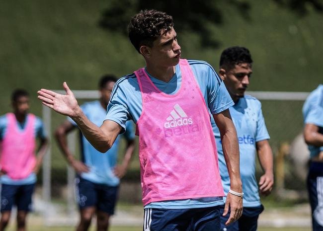 Cruzeiro: Stnio (atacante) - 19 anos - 2 jogos - 16 minutos | **Saiu e retornou ao clube
