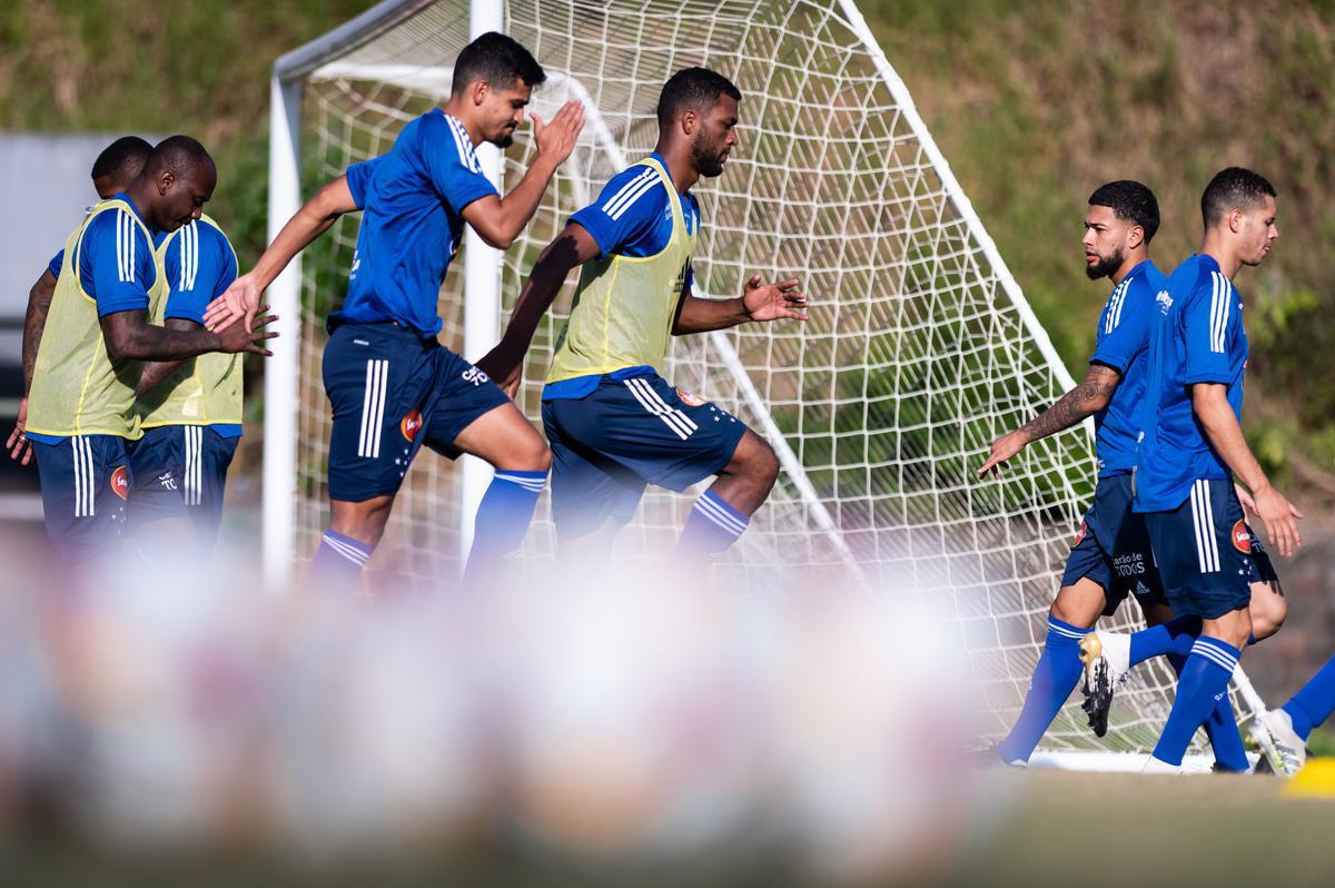 Último treino do Cruzeiro antes do jogo contra o Vitória, pela Série B. Atividade foi realizada no Pituaçu, em Salvador (BA)