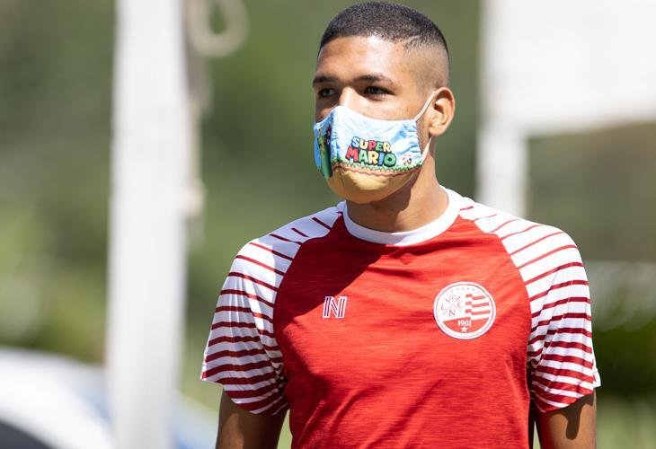 Jogadores, membros da comissão técnica, dirigentes e funcionários do Náutico realizaram testes para Covid-19 na manhã desta sexta-feira; resultados são previstos até a próxima segunda.