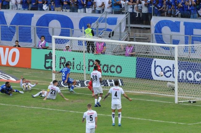 3 - Cruzeiro 2 x 0 Ponte Preta, no Mineiro, em Belo Horizonte, pela 13 rodada da Srie B do Campeonato Brasileiro, em 16 de junho de 2022