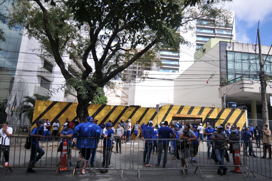 Alexandre Guzanshe/EM/DA Press