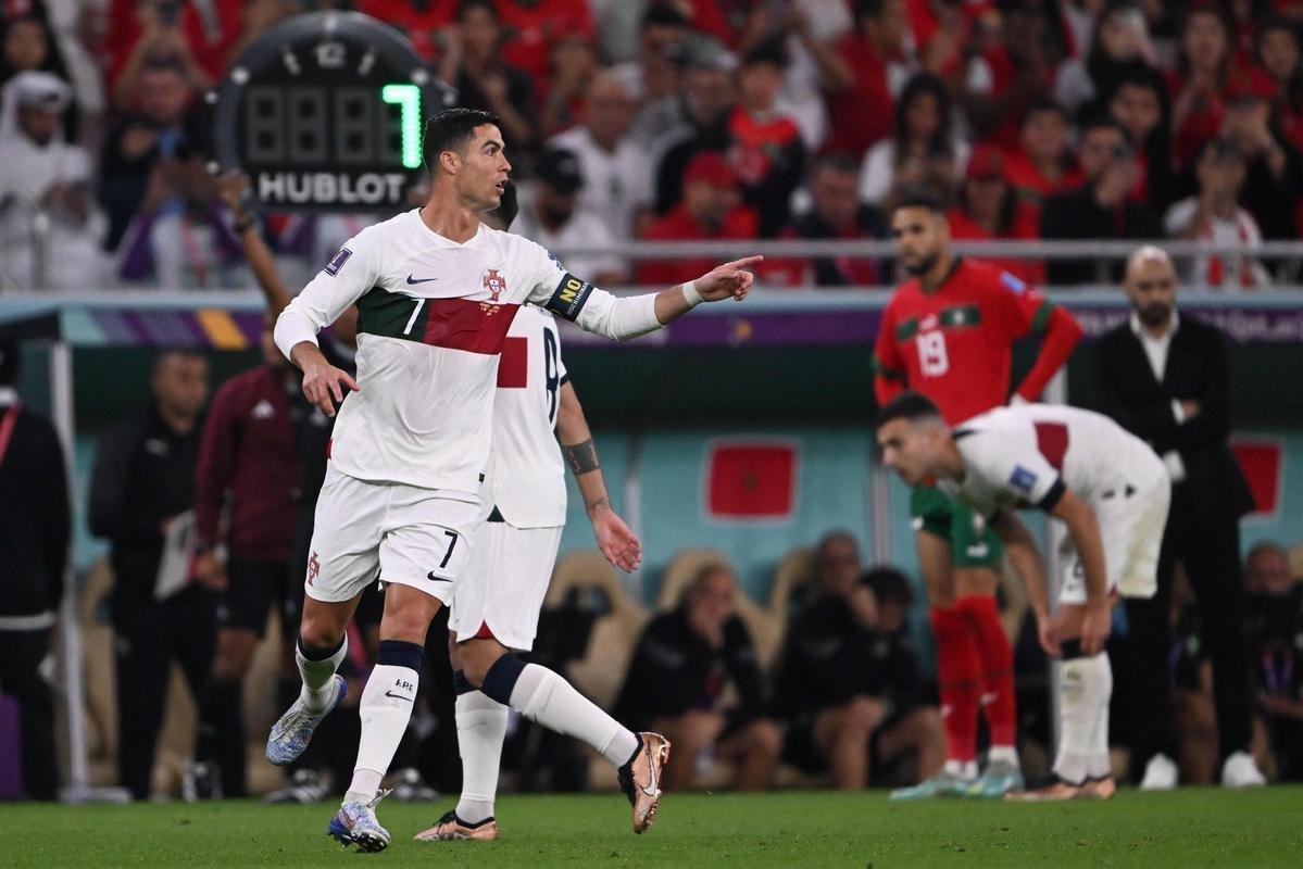 As reaes de Cristiano Ronaldo no banco e durante o jogo contra Marrocos pelas quartas de final da Copa do Mundo