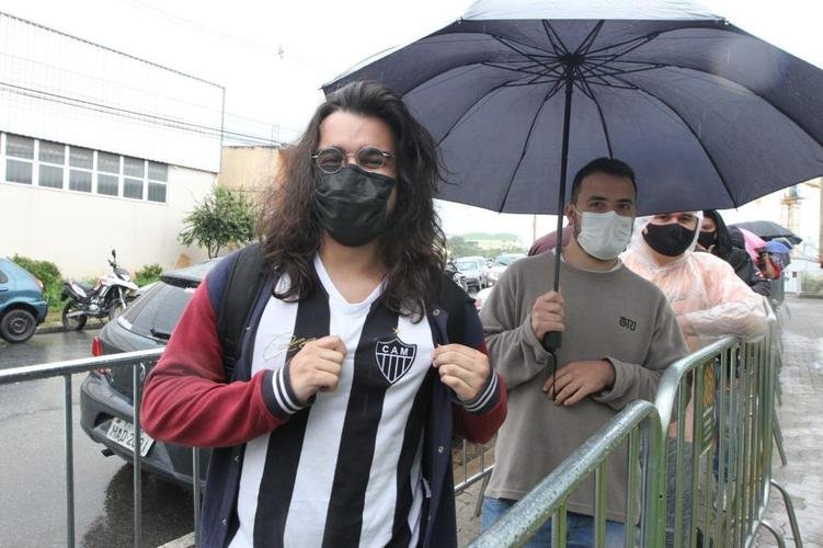 Em evento na Arena MRV, torcedores do Atltico ganharam tatuagens em comemorao ao bicampeonato brasileiro 