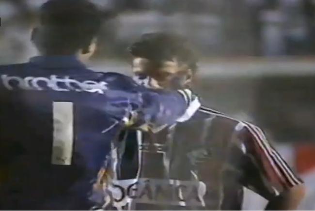 1997: após escapar no ano anterior, o Fluminense foi rebaixado para a Segundona, mas, como se não bastasse, em 1998, o Tricolor Carioca ainda caiu para a Série C. A redenção viria em 1999, quando o clube conquistou o título da terceira divisão e se classificou direto para a elite do futebol brasileiro por questões de regulamento