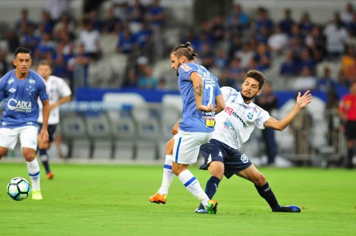 Imagens do jogo entre Cruzeiro e So Fransciso-PA, pela Copa do Brasil, no Mineiro
