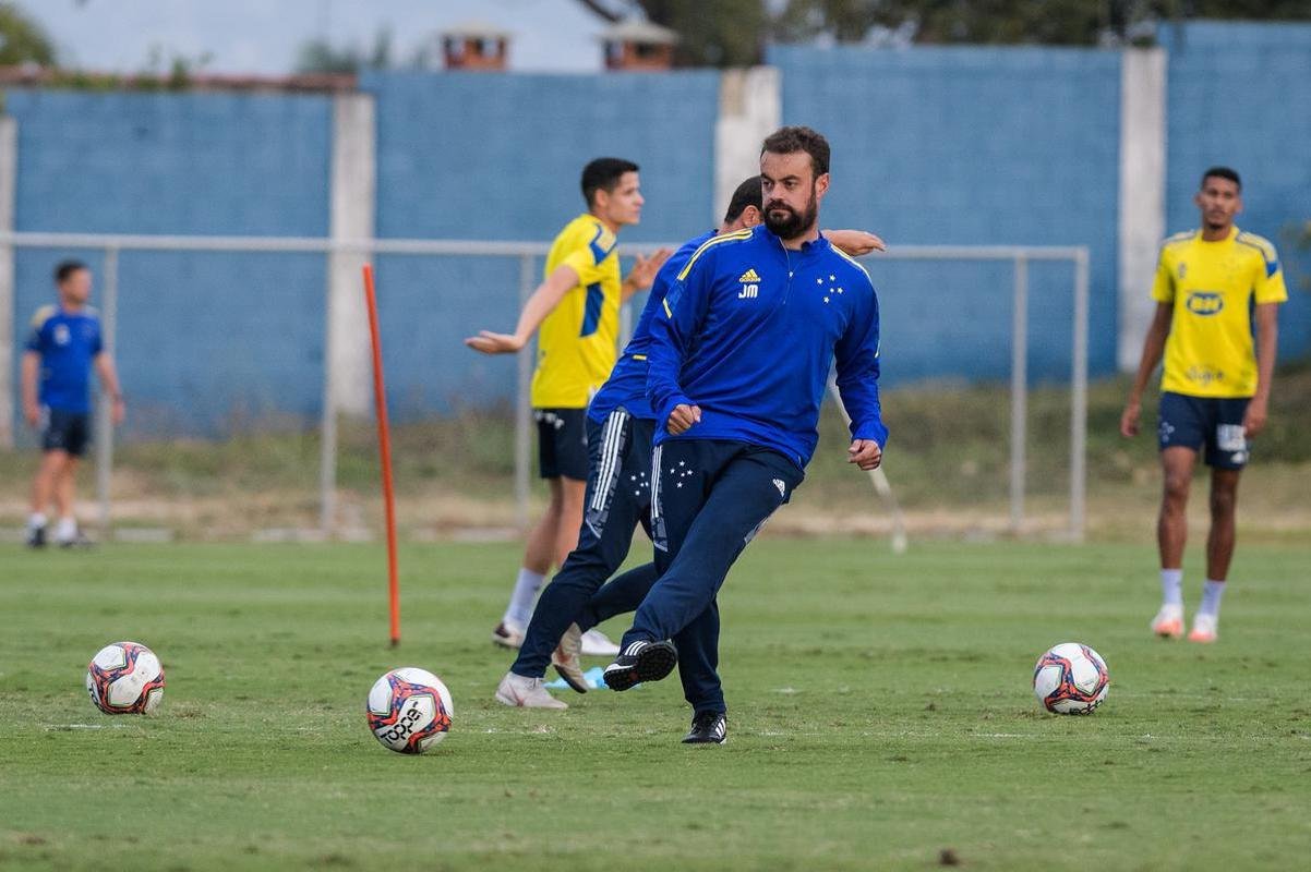 Jogadores do Cruzeiro realizaram primeiro treino sob comando de Mozart nesta sexta-feira (11/06)