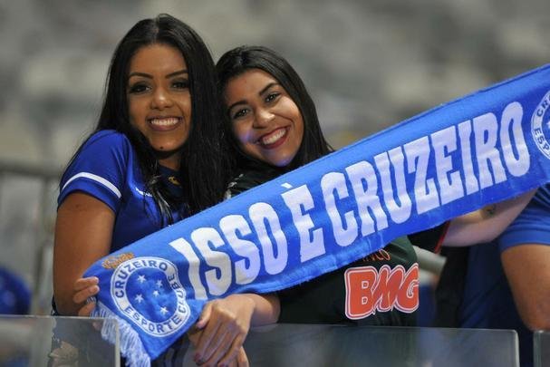 Torcida cruzeirense na partida contra o Atltico-PR, no Mineiro, pelas oitavas de final da Copa do Brasil