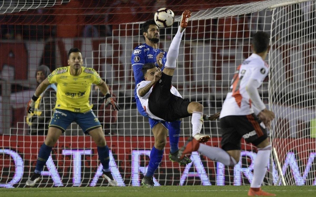 Fotos do segundo tempo do duelo entre River Plate e Cruzeiro, no Monumental de Núñez, em Buenos Aires, pela ida das oitavas de final da Copa Libertadores