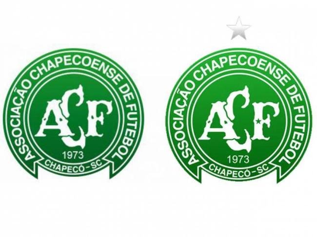 A Chapecoense anunciou as mudanas em dezembro de 2016. Duas estrelas entraram no escudo. Um fica localizada em cima do distintivo, representando o ttulo da Copa Sul-Americana de 2016. A segunda estrela aparece dentro da letra 'F' e homenageia as 43 pessoas ligadas ao clube que morreram no maior acidente areo da histria do esporte