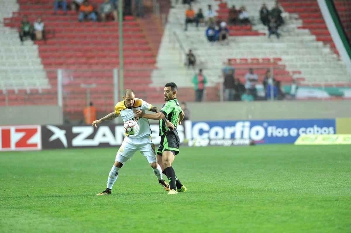 Imagens da partida entre Amrica e Cricima, no Independncia, pela Srie B do Brasileiro