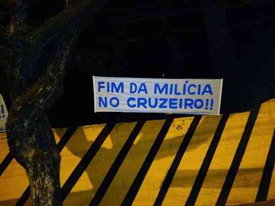 Presidente Wagner Pires de S, o vice de futebol Itair Machado e o diretor-geral Srgio Nonato foram os alvos dos protestos em frente  sede do Cruzeiro