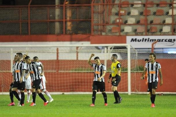 Villa Nova e Atltico se enfrentaram no Alapo do Bonfim, em Nova Lima, pelo Campeonato Mineiro