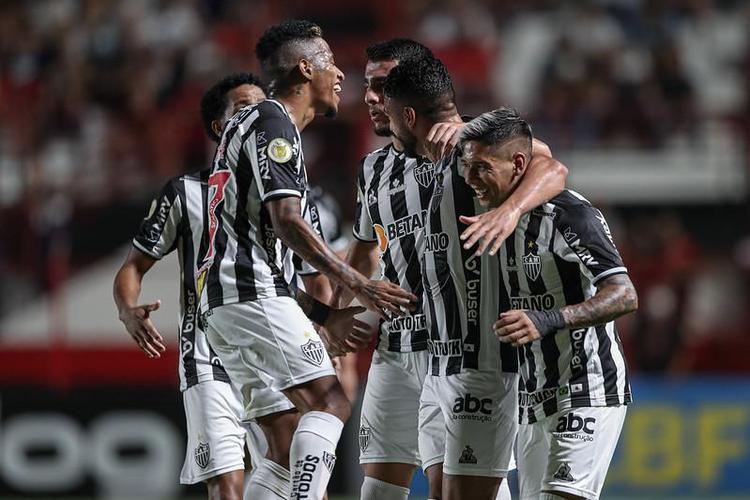 Veja as fotos do confronto entre Atlético-GO e Atlético, no estádio Antônio Accioly, em Goiânia, pela 27ª rodada da Série A do Brasileirão.