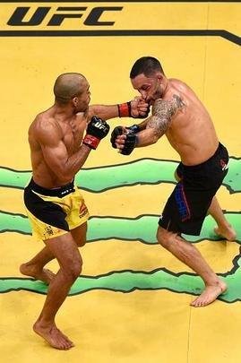 Imagens do retorno triunfal de José Aldo ao UFC