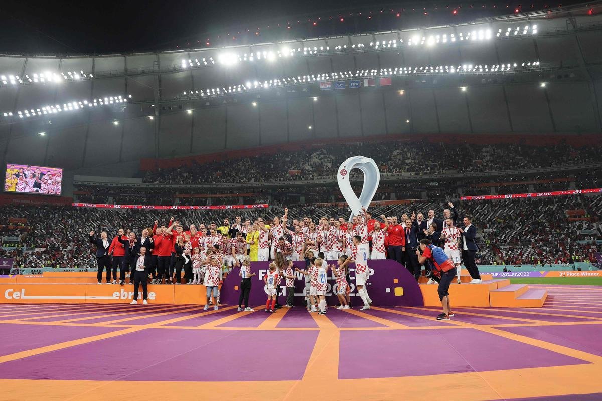 Festa e premiao dos jogadores da Crocia pela conquista do terceiro lugar na Copa do Mundo de 2022, no Catar. Time croata venceu o Marrocos por 2 a 1 neste sbado (17), no Estdio Internacional Khalifa, em Doha