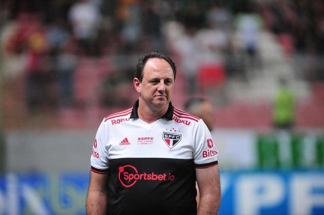 Fotos da partida entre Amrica e So Paulo, nesta quinta-feira (18), no Independncia, em Belo Horizonte, pelas quartas de final da Copa do Brasil.