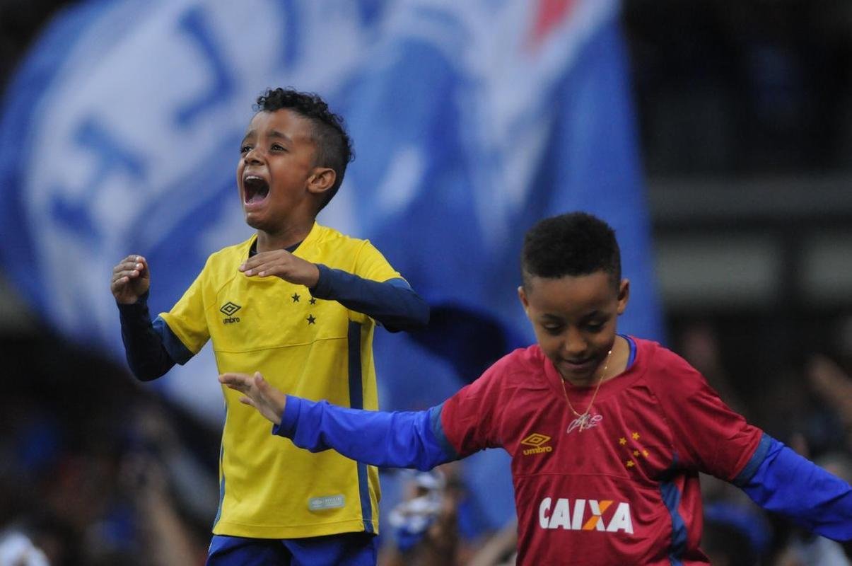 Cruzeiro voltou para o tudo ou nada no segundo tempo e chegou ao empate aos 13 minutos, com gol de cabea de Thiago Neves, aps assistncia de Ariel Cabral