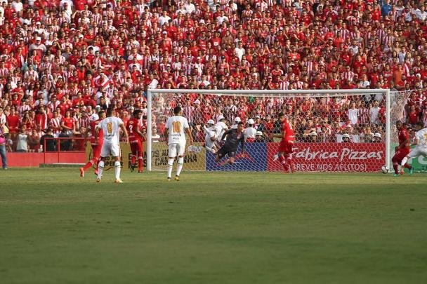 Náutico e Sampaio Corrêa iniciaram a decisão da Série C neste domingo