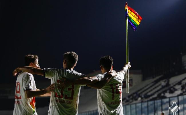 Vasco foi um dos clubes que usou números arco-íris para apoiar luta contra homofobia