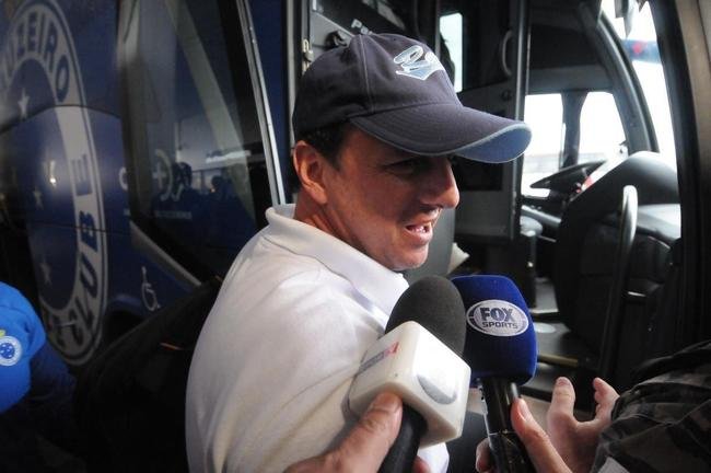 Rogrio Ceni - saiu do Fortaleza para assumir o comando do Cruzeiro em 11 de agosto de 2019. Nos primeiros trs jogos, emplacou duas vitrias e um empate. Depois, perdeu quatro partidas consecutivas e empatou uma. Durante 46 dias, Rogrio teve relacionamento bastante desgastado com os atletas em razo de escalaes, improvisaes e por barrar veteranos da equipe (casos de Edilson, Thiago Neves e Fred). Sua demisso foi oficializada no incio da noite desta quinta-feira (26/9), aps reunio com o vice-presidente de futebol Itair Machado na Toca da Raposa 2.