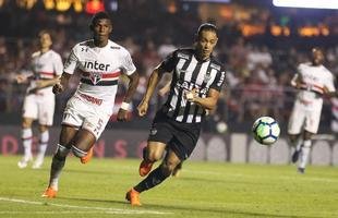 Atl�tico saiu atr�s, conseguiu virada com R�ger Guedes e Ricardo Oliveira, mas cedeu empate no Morumbi