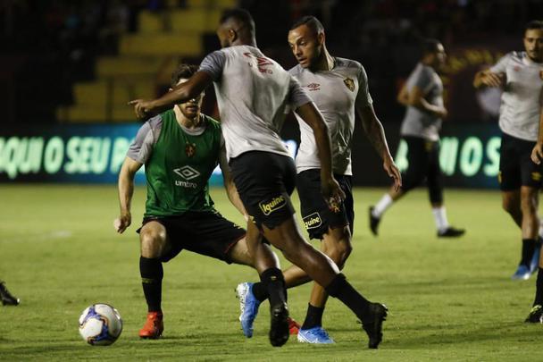 Foi sofrido, foi suado, mas o Sport voltou  Srie A. Depois de sair perdendo a partida diante da Ponte Preta, o Leo virou o jogo com dois gols de Guilherme, artilheiro da Segunda Diviso, com 17 gols e sacramentou o acesso na ltima partida em seu reduto no ano