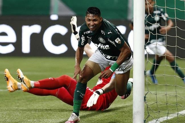 Rony marcou o segundo gol da vit�ria por 3 a 0 do Palmeiras