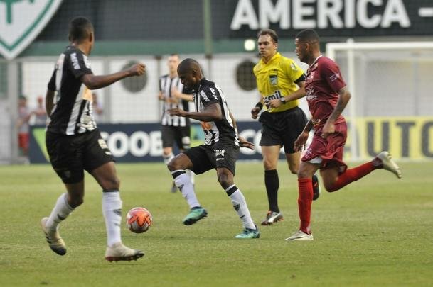 Veja imagens do duelo entre Atltico x Guarani de Divinpolis