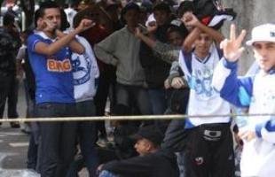 Imagens da fila de cruzeirenses por ingressos no Barro Preto