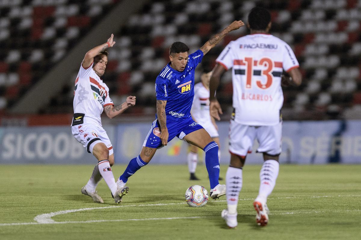 Imagens do jogo entre Botafogo-SP e Cruzeiro, no estádio Santa Cruz, em Ribeirão Preto, pela 20ª rodada da Série B