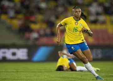 Atleta do Palmeiras, Bia Zaneratto deu assistência e fez gol nos 2 a 0 sobre o Paraguai; resultado garantiu a Seleção Brasileira na decisão da Copa América
