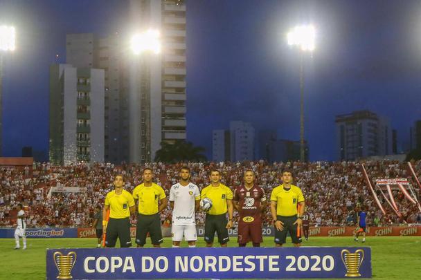 Em jogo bastante disputado, o Náutico levou a melhor no começo ao abrir o placar com o Zagueiro Ronaldo Alves logo aos sete minutos do primeiro tempo.