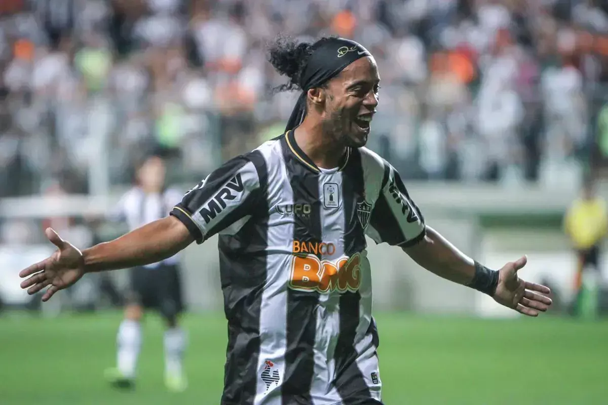 18 Ronaldinho - 28 gols