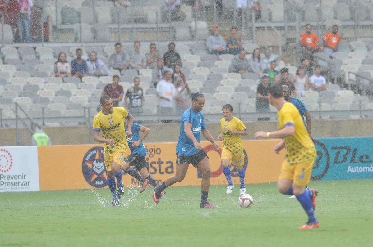 Fotos do 'Game of Dreams', jogo festivo dos Amigos do Ronaldinho contra os Amigos do Penta