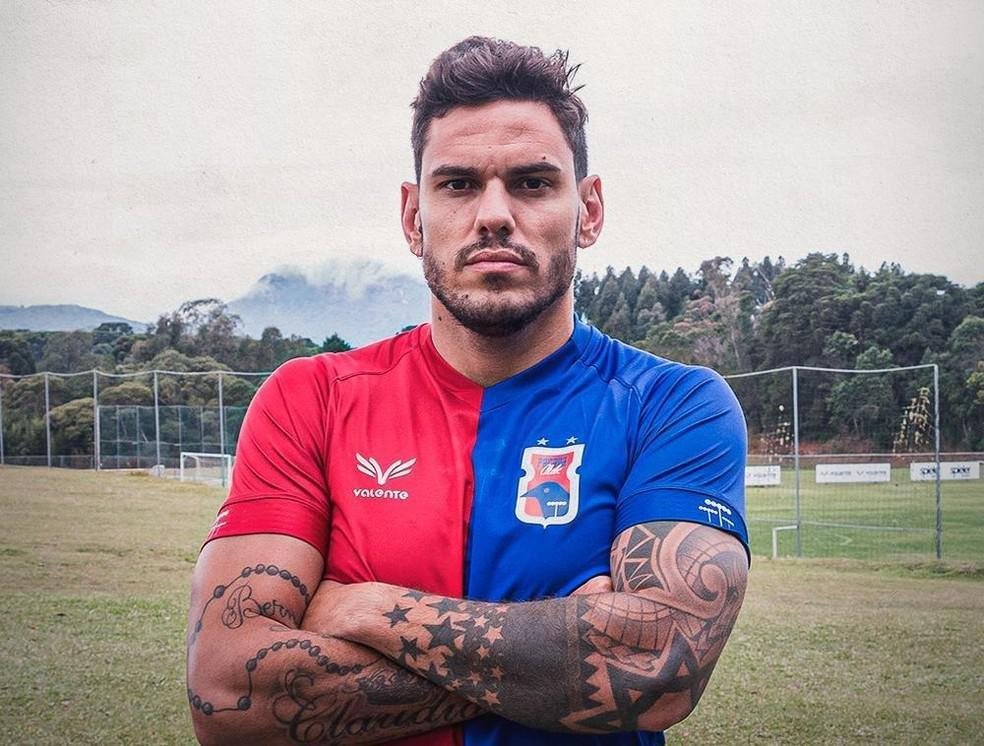 16 Paran - o zagueiro Fabrcio, revelado no Flamengo e com passagem pelo Cruzeiro,  o jogador mais caro, sendo avaliado em 800 mil euros (R$ 4,86 milhes). J o time inteiro tem valor de mercado de 4,58 milhes de euros (R$ 27,75 milhes). Doze atletas ficaram de fora do estudo.