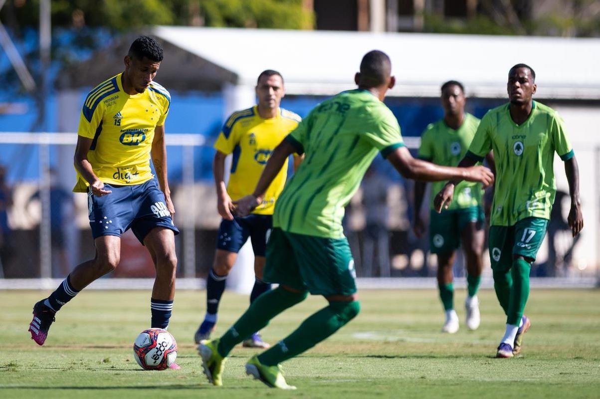 Cruzeiro empatou por 1 a 1 com o Boavista-RJ em jogo-treino realizado neste sbado (22/5), na Toca da Raposa II. Rafael Sobis marcou o gol celeste, enquanto Douglas Pedroso fez para a equipe do Rio de Janeiro.