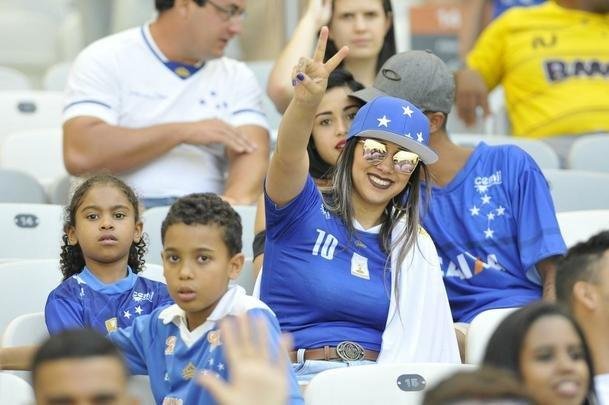 Torcedores do Cruzeiro compareceram em grande nmero ao Mineiro na semifinal contra o Tupi