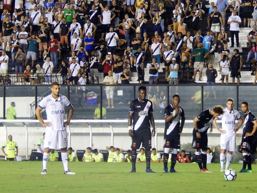 Fotos do duelo entre Vasco e Am�rica, em S�o Janu�rio, pela quarta rodada do Brasileiro