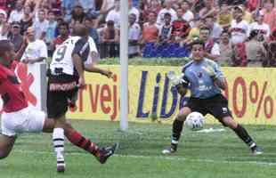 Atltico e Flamengo voltaram a fazer um confronto histrico no Brasileiro de 2004. Na briga contra o rebaixamento, o Atltico massacrou o Rubro-Negro, por 6 a 1, no Ipatingo.