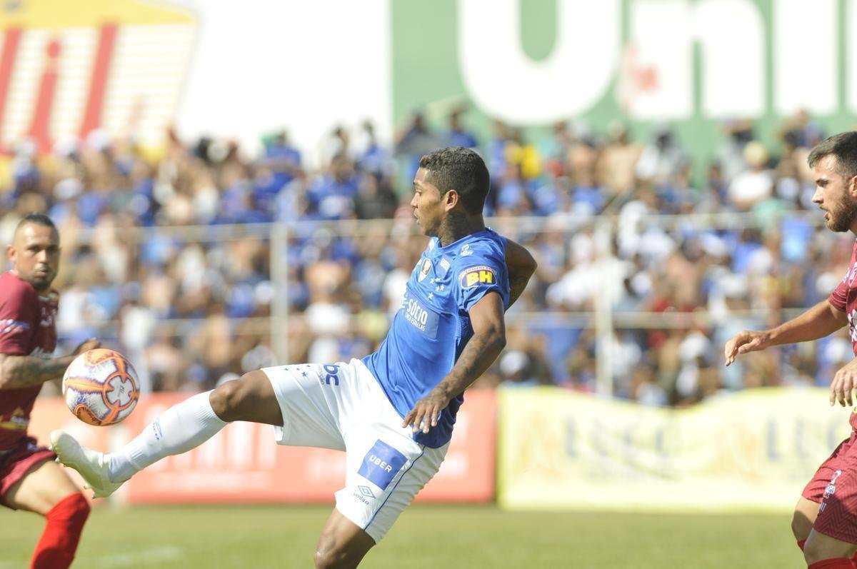 Cruzeiro abriu 2 a 1 no primeiro tempo, com gols de Raniel e Robinho; Alemo descontou para o Guarani